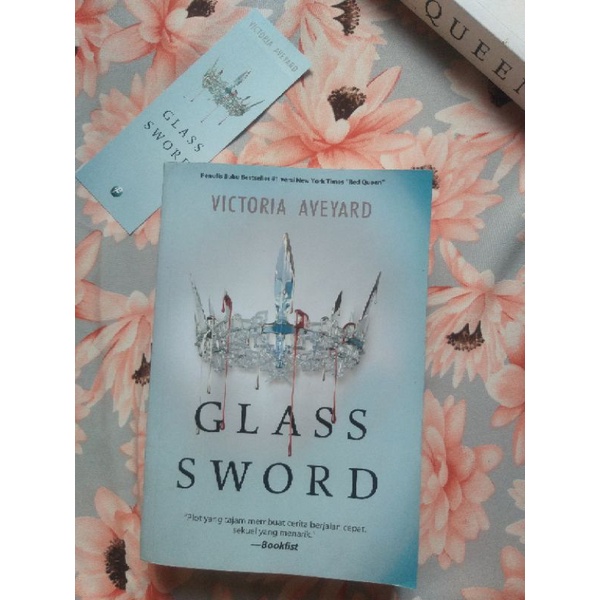 novel GLASS SWORD