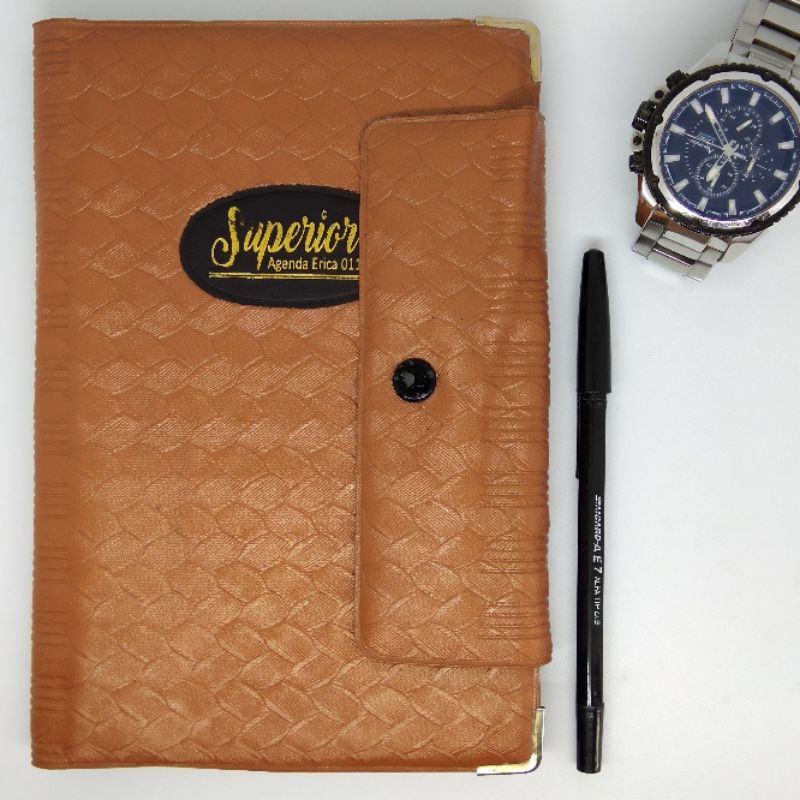 

Buku Agenda SUPERIOR 011 Coklat M.