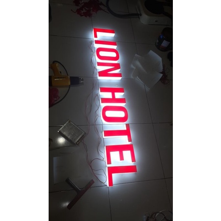 Huruf timbul 30cm full akrilik nyala.