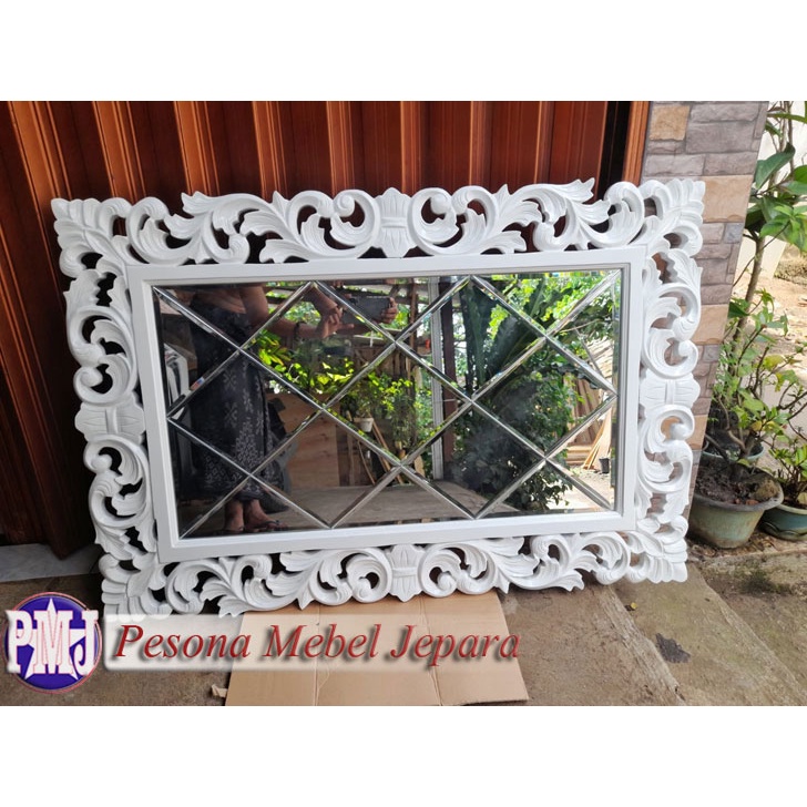 Bingkai atau Frame atau Pigura Cermin Ukir Shabby Waru Kaca Bevel 120 cm