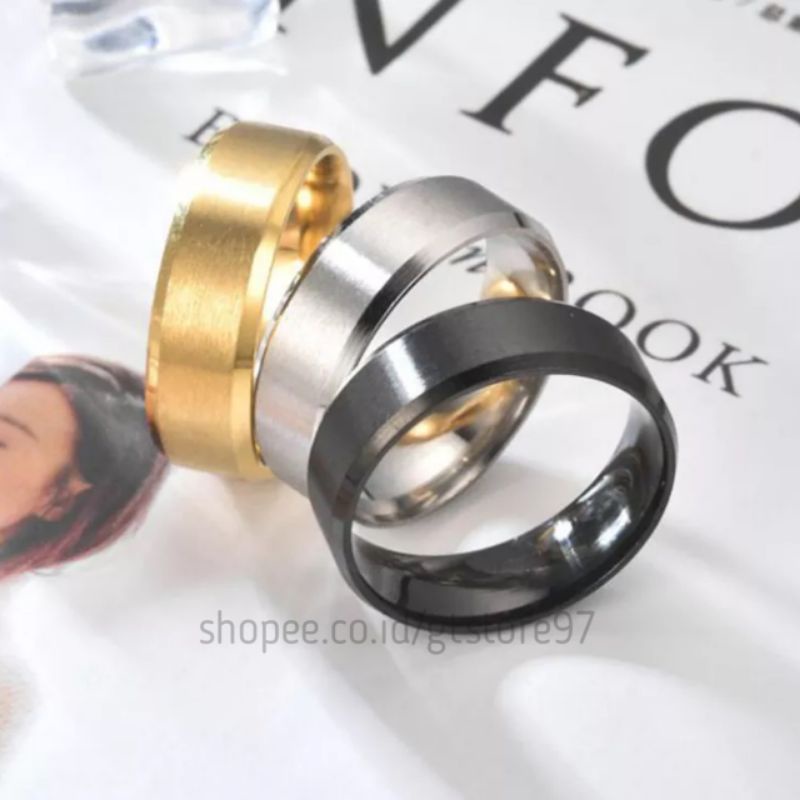 Cincin Titanium Pria Wanita Anti Karat Dan Tidak Luntur Black Silver Dan Gold 6mm Simpel Keren