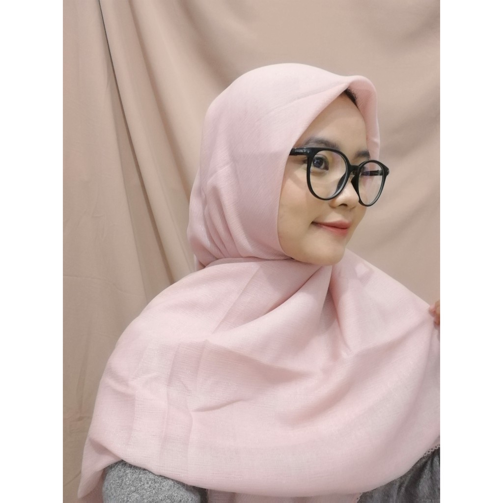 Hijab Segiempat Helwa Corn Skin Metalic