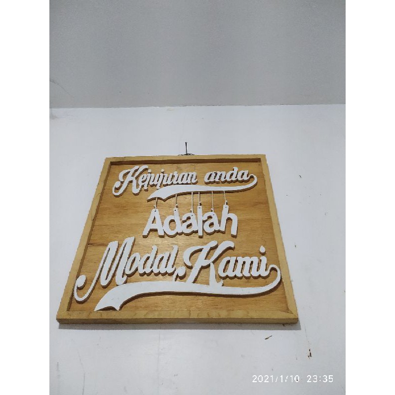 UKIR TULISAN DARI KAYU