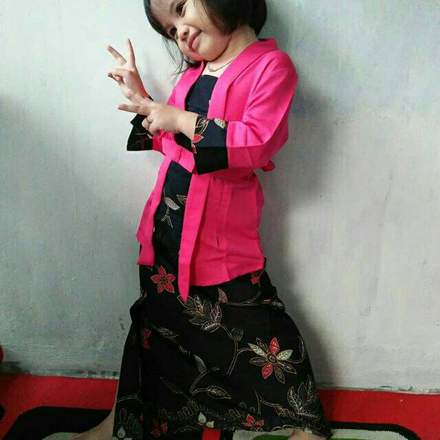 Kebaya anak muslim
