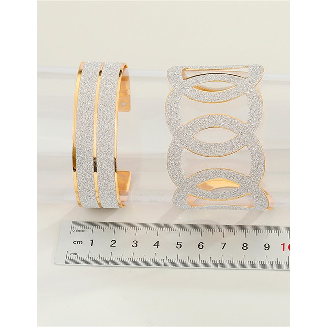 LRC Gelang tangan Fashion Gold Color Long Three-dimensional Cross P49693