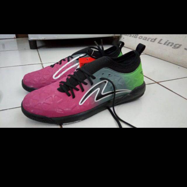 Sepatu Futsal Specs Swervo Inertia in
