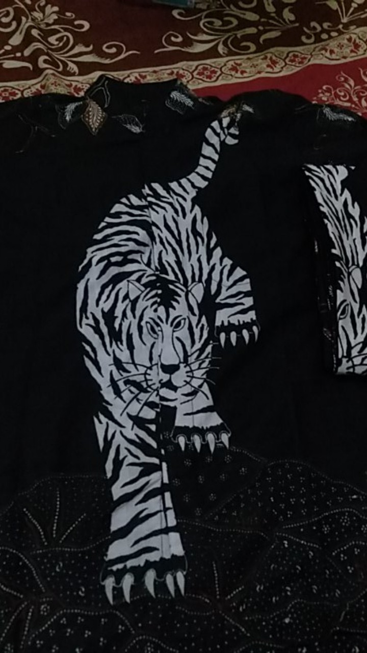 Batik Solo Modern Set Sarung Dan Kemeja Macan Putih