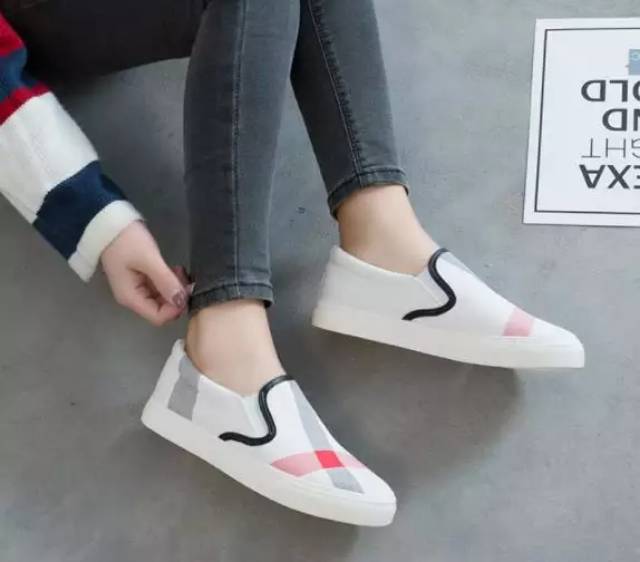 SEPATU WANITA SLIP ON NAYLA LINE ART BEST SELLER MURAH - COKLAT HITAM DAN PUTIH