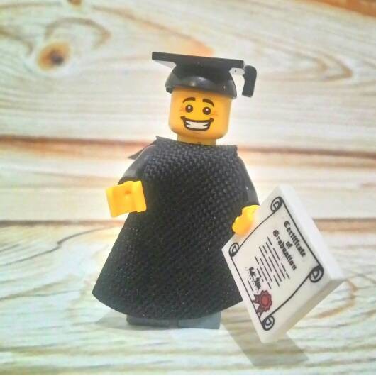 

Gantungan kunci minifigure wisuda graduation student