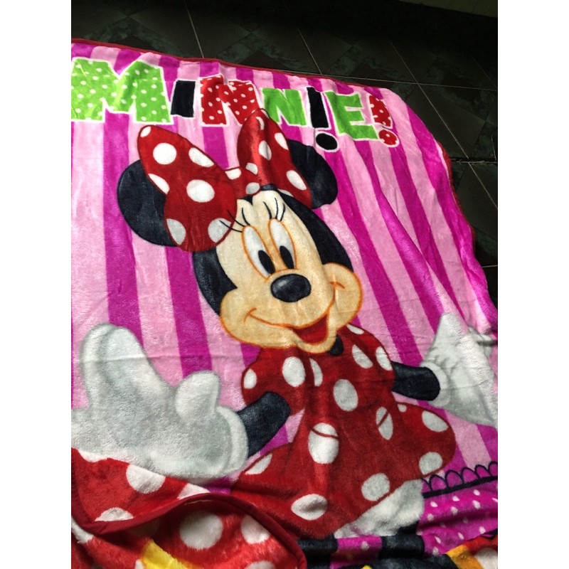 Selimut minnie ungu pink