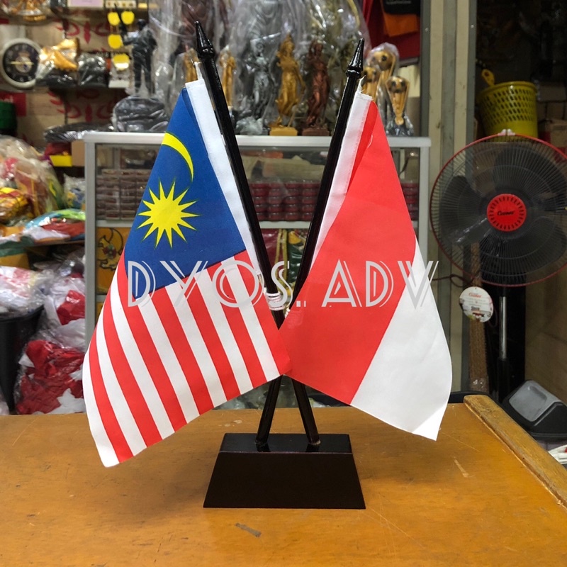 Bendera meja dan Tiang model silang kayu (satu set)