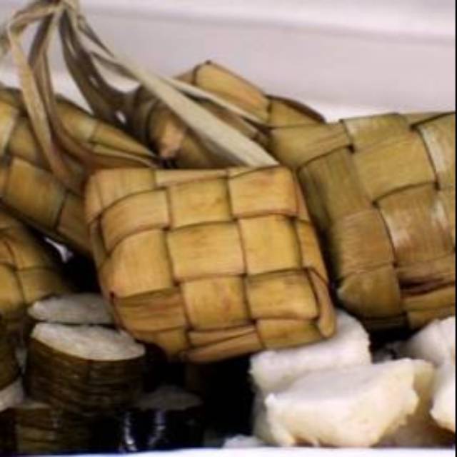 

Ketupat lebaran matang