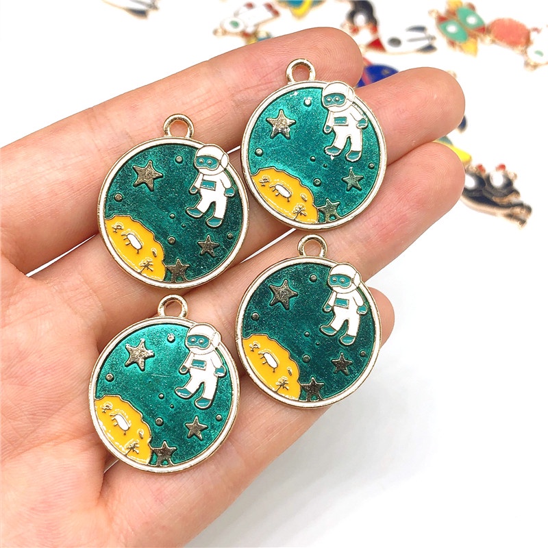 4pcs Liontin Enamel Bentuk planet Luar Angkasa Bahan Alloy Untuk Membuat Perhiasan Wanita