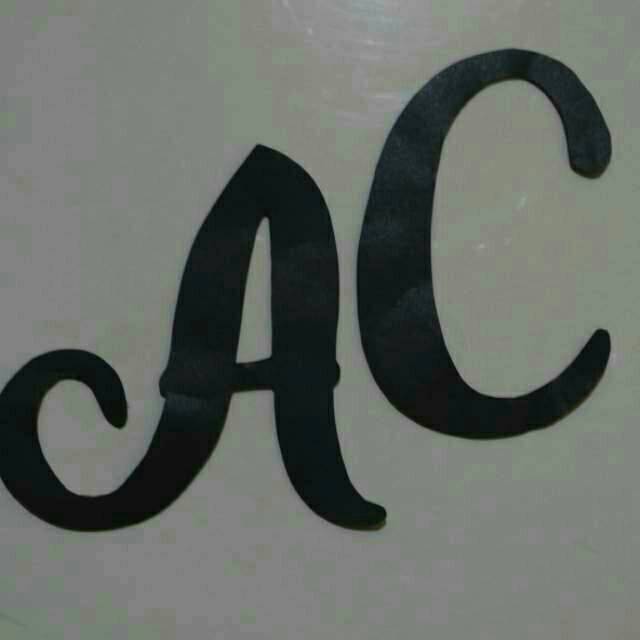 Inisial untuk lingkaran dekorasi harga perhuruf