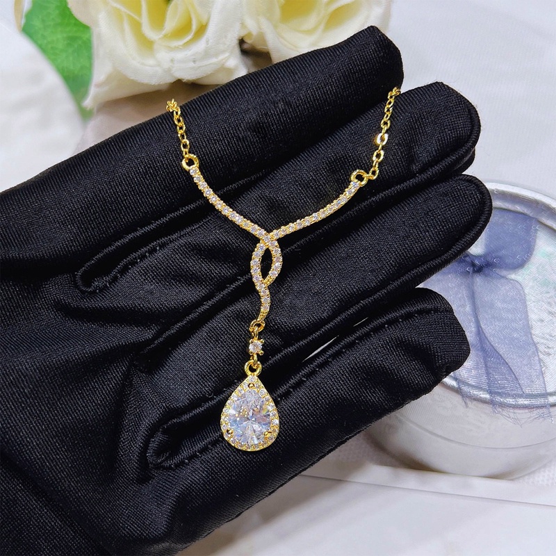 Kalung Emas 18K Dengan Liontin Sayap Malaikat Bentuk Water Drop Pear