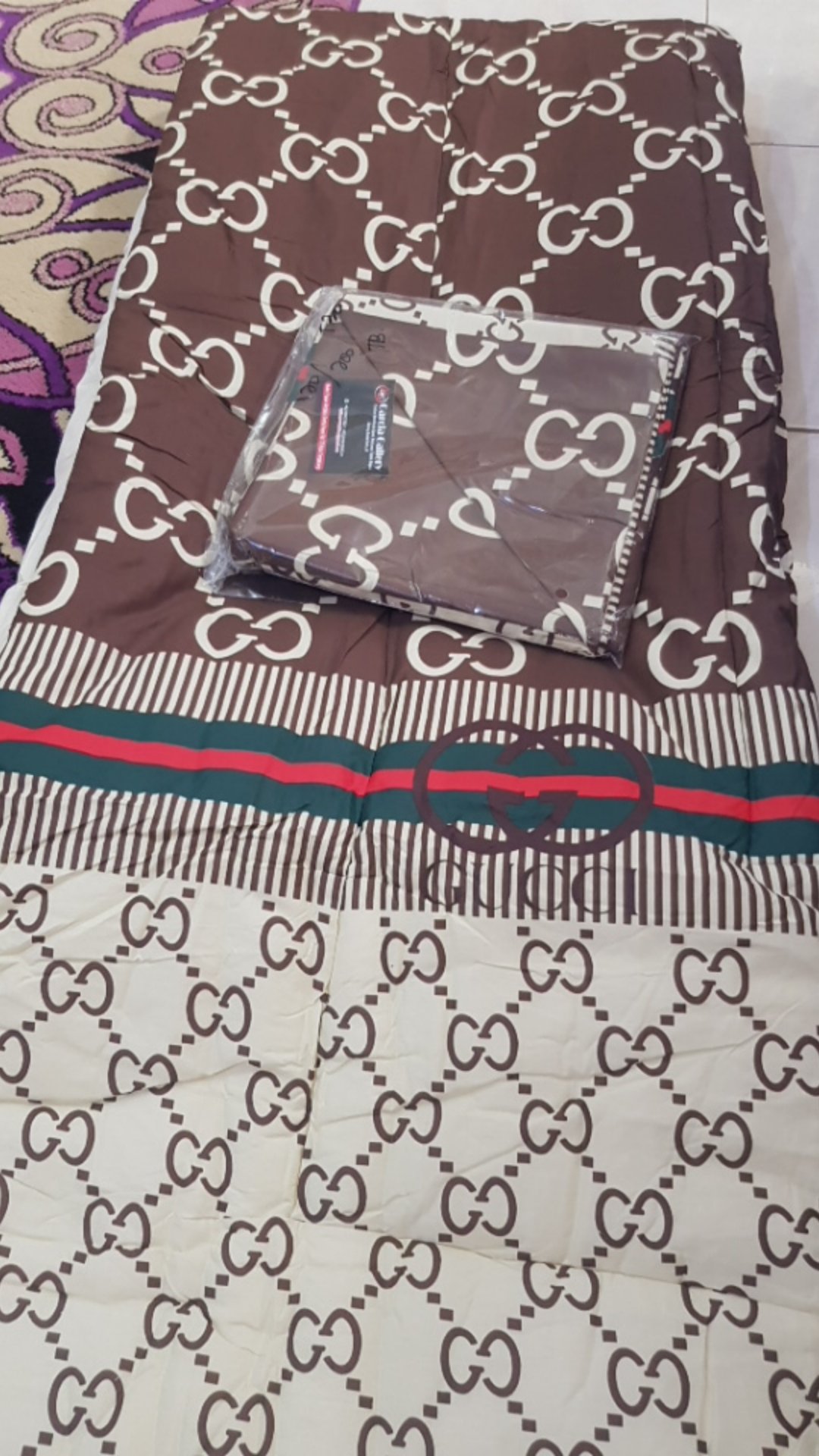 Set Bedcover & Sprei Premium Quality Motif Abu & Coklat