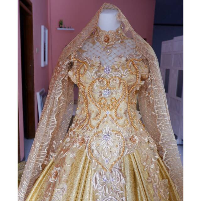 Preloved Gaun Pengantin Ekor Panjang