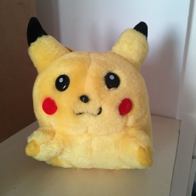 Boneka character pikachu