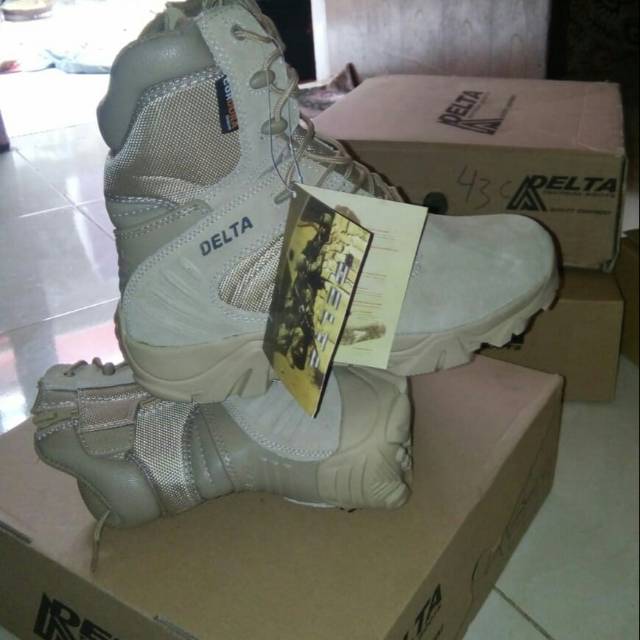 SEPATU DELTA ORIGINAL