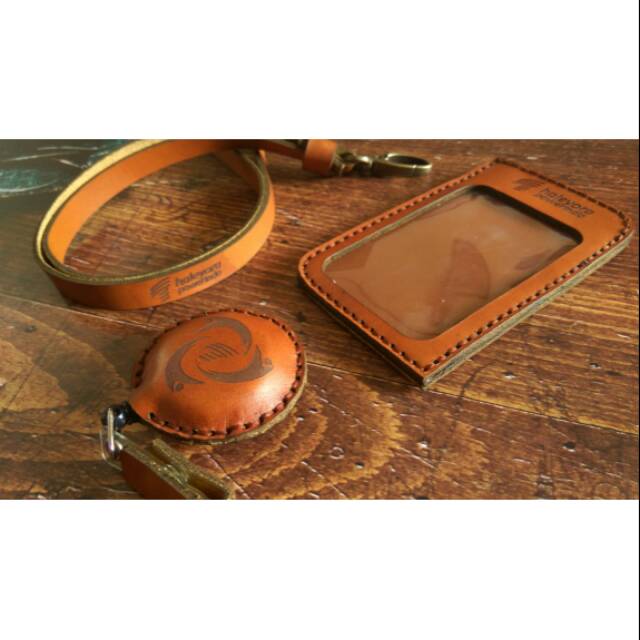 

CUSTOM ID CARD HOLDER ( bahan kulit sapi asli) cocok untuk instansi/