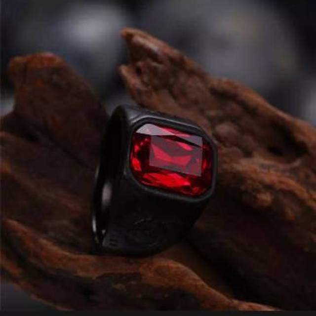 Cincin Pria Red Ruby Akik Merah Berbahan Ring Titanium Stainless Steel dan Black Plated Anti Karat