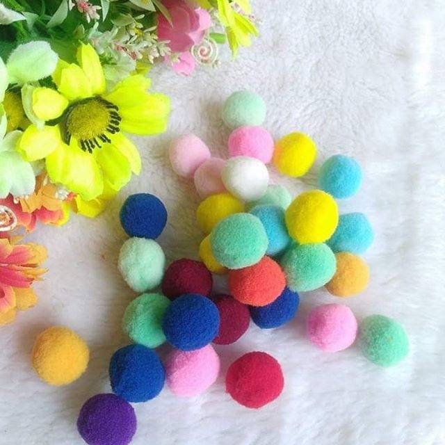 

Pom pom halus biasa uk 3cm isi 12pcs