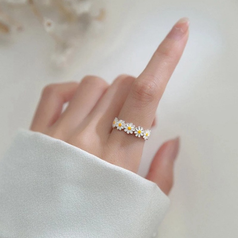 Cincin Model Terbuka Desain Bunga Daisy Kecil Dua Warna Untuk Wanita