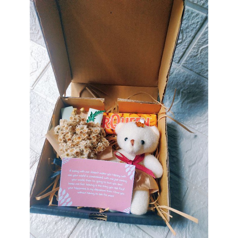 KADO CEWEK ULANG TAHUN, BOX RUSTIK, KADO WISUDA, BONEKA BUKET KOTAK