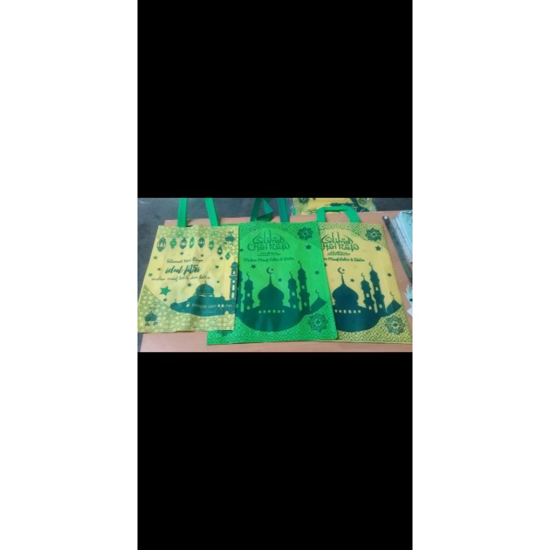 

Tas spunbond hampers lebaran uk 30x40 tas souvenir