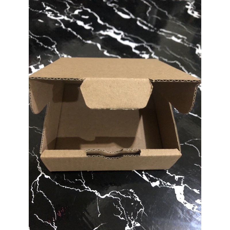 

PACKING BOX + BUBBLE WRAP