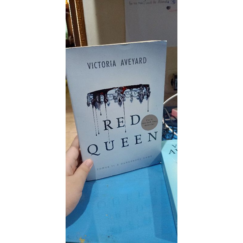 Red queen import Ori english by victoria aveyard