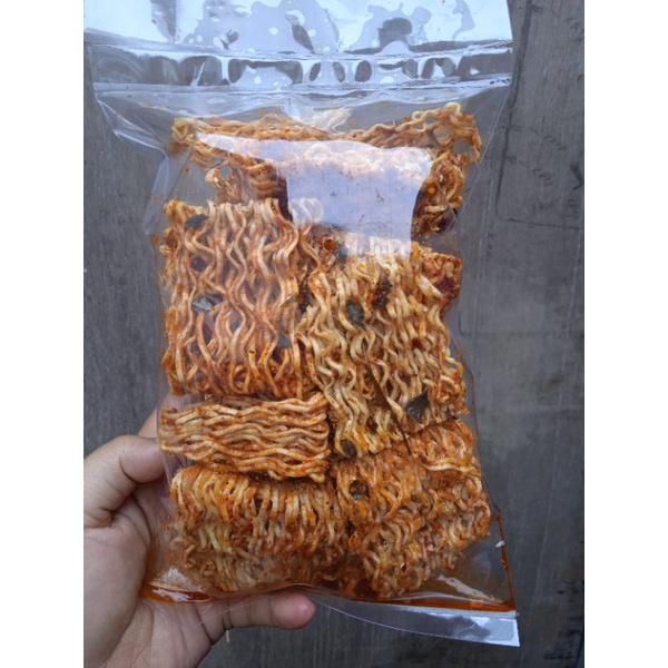 

mie kering/mie kremes pedas cemilan murah cemilan enak