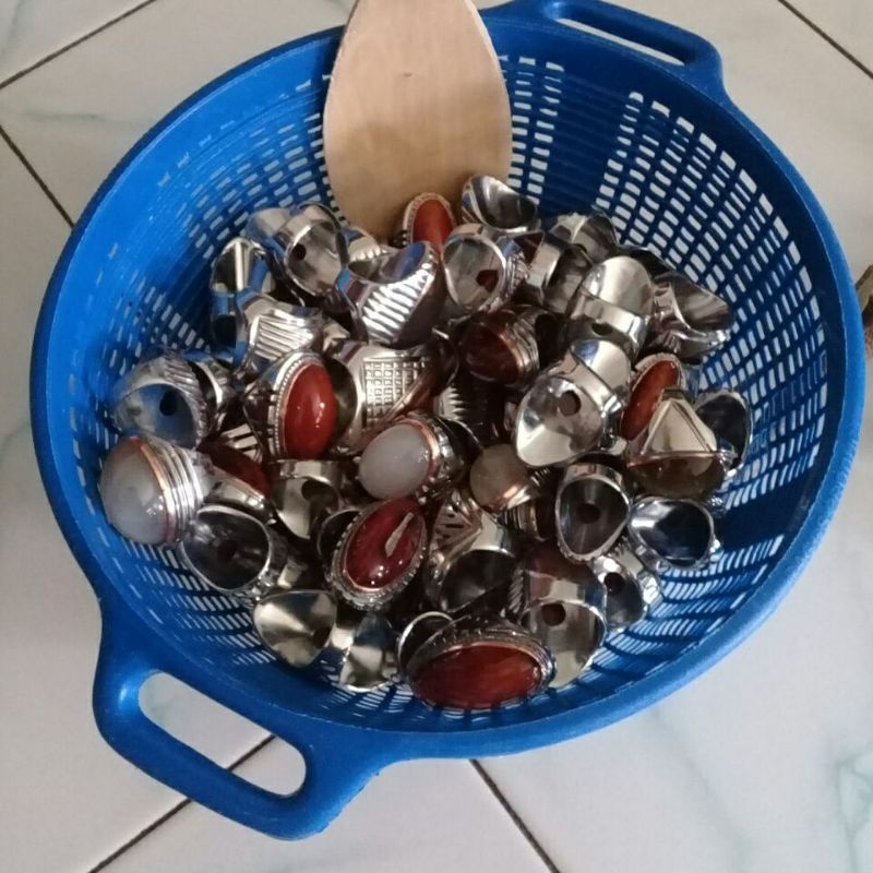 beragam jenis ring monel stenlis dan tembaga serta liontin per KODI = 20 PCS