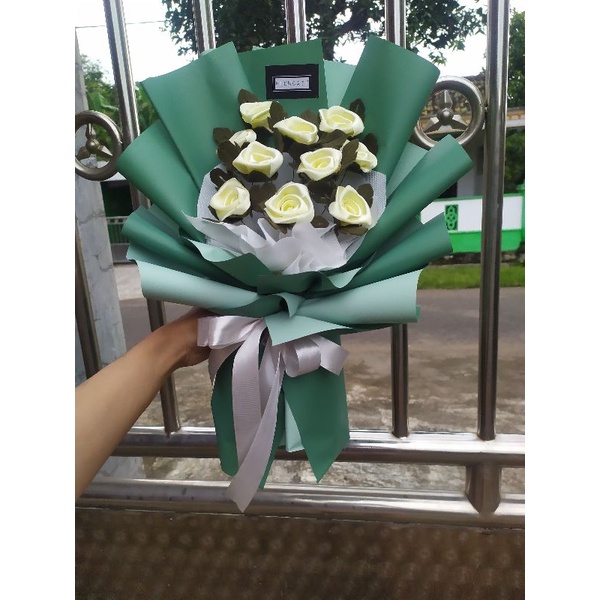 

Buket bunga satin isi 10