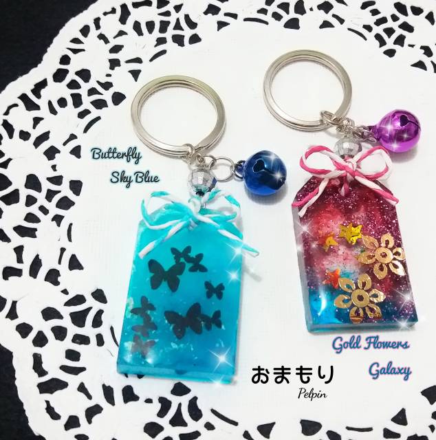 Gantungan kunci lucky charm omamori lonceng butterfly galaxy keychain epoxy batu perhiasan