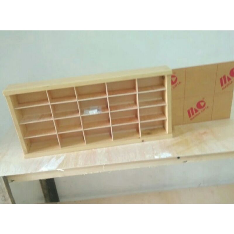 Rak Hotwheels kayu 20 slot