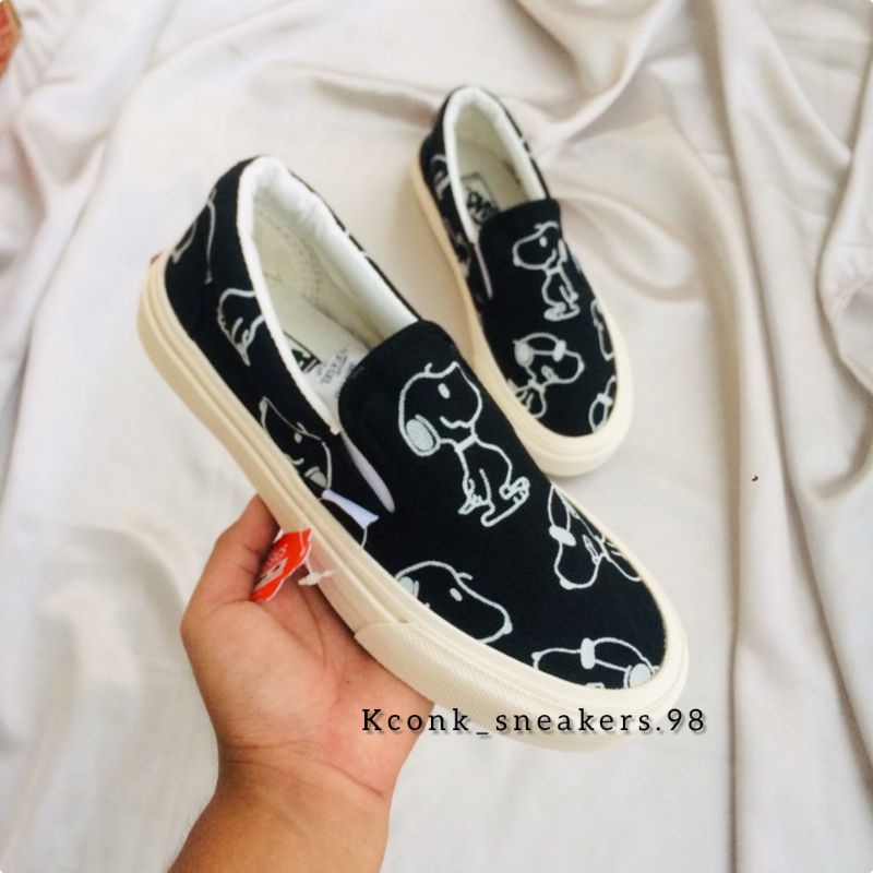 Sepatu VANS Slip on Peanuts Snoopy Checkered Skate Shoes Pria Wanita Terlaris