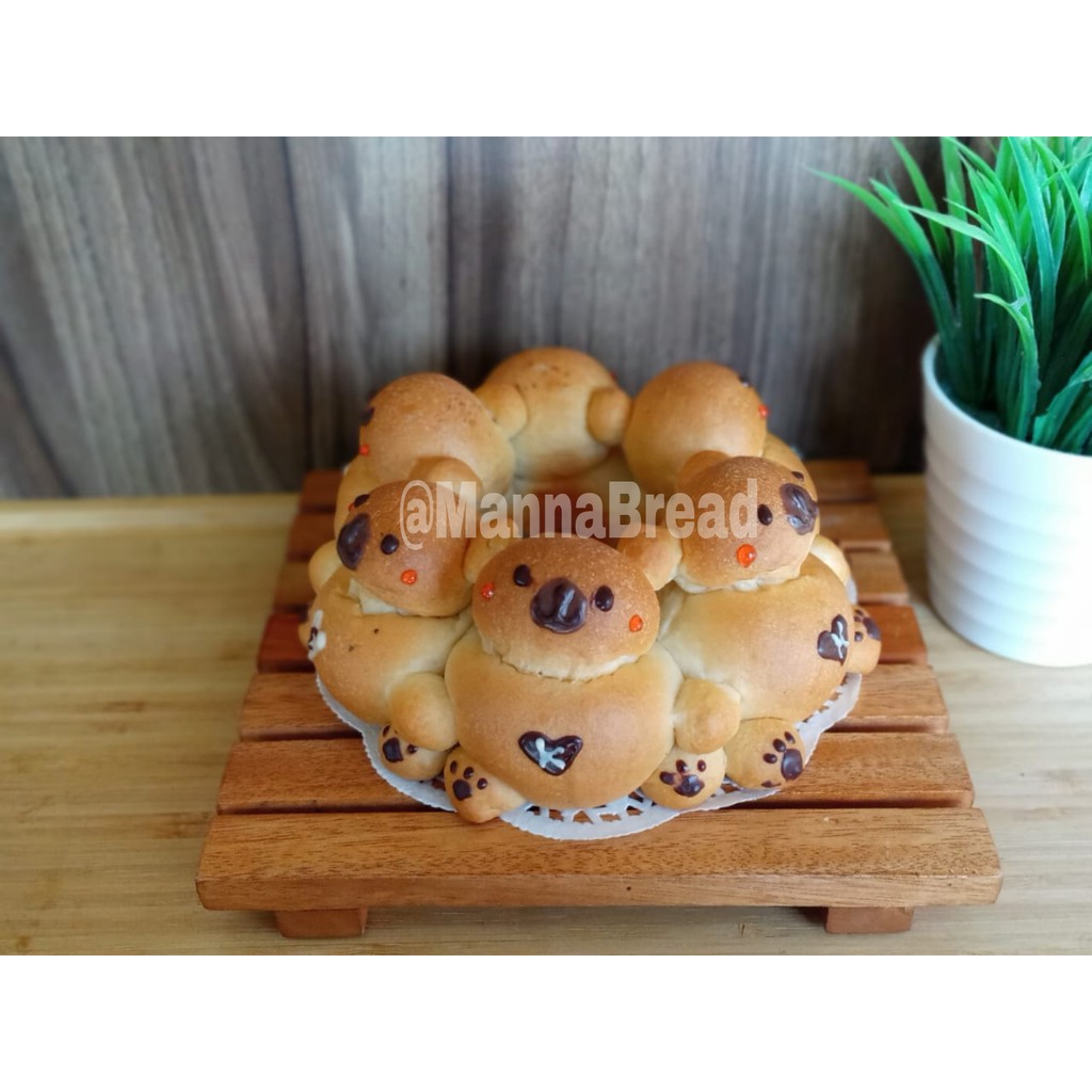 

PANDA DUDUK , ROTI MANIS KARAKTER BERBENTUK PANDA DENGAN ISI YANG ENAK