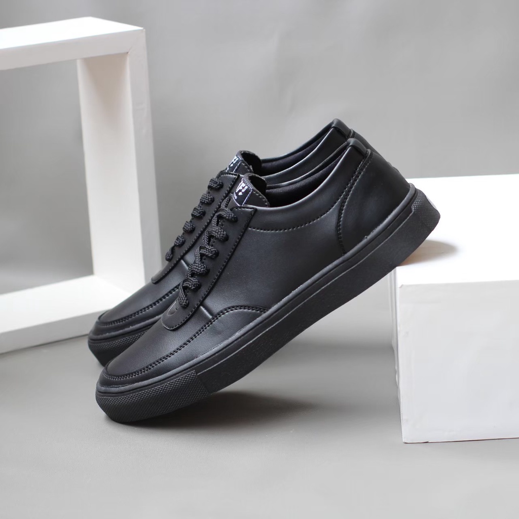 ROVVE|Sepatu Casual Sneakers Pria Hitam Tali Polos Original Kulit Sintetis