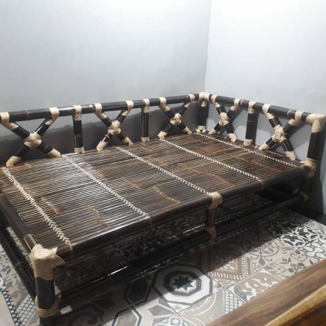  bale  bale  dari bambu  hitam ukuran 1 50x2m bisa d pesan 