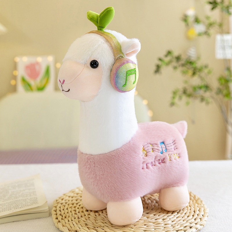 Boneka alpaca dengar musik