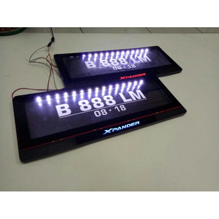 Tatakan Plat Nomor Lampu LED Xpander