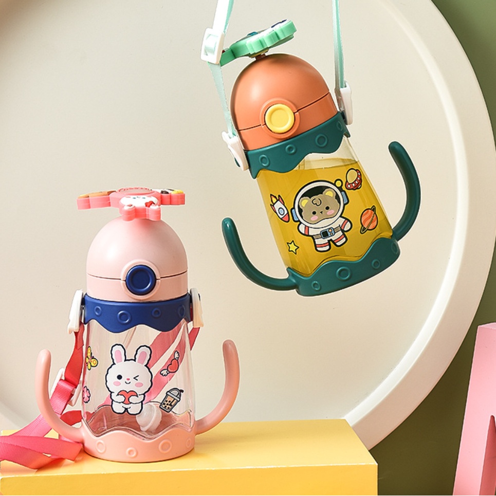 [TULALA SHOP]Botol Model Angkasa 440 ML / BOTOL JERAMI ANAK / Botol Minum Anak/Karakter rabbit Bear Tutup Clip/ Botol Import Yang Lucu/Botol Spinner Ada Lampu LED Bisa Muter/