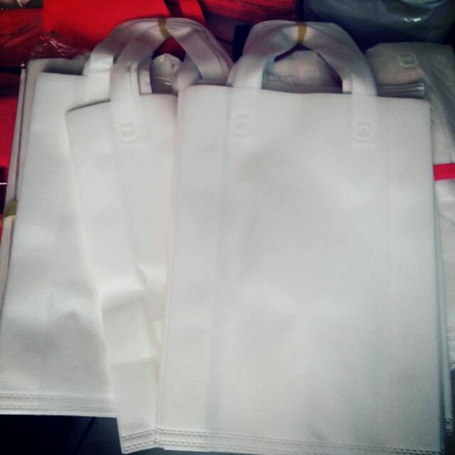 

Tas goodiebag polos ukuran 30x40x8