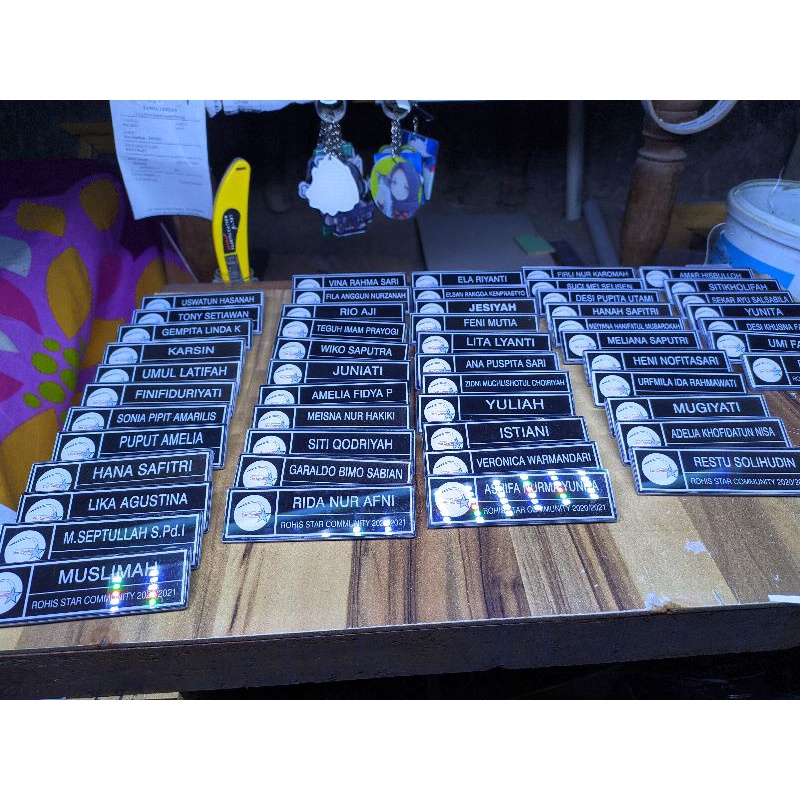 

name tag akrilik/nama dada akrilik/pin nama akrilik