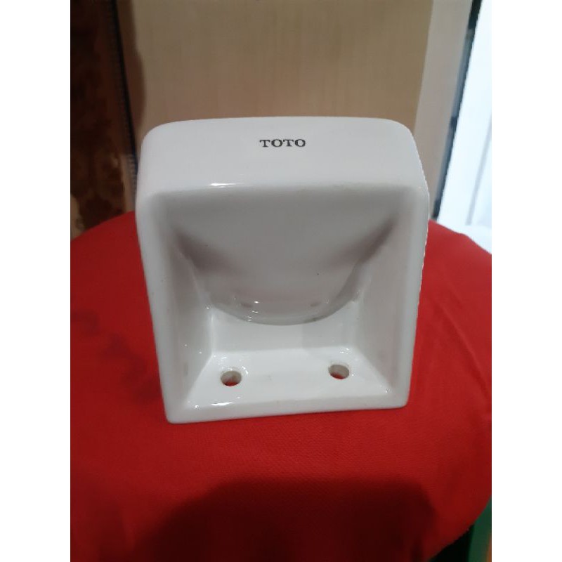 Asbak keramik kamar mandi