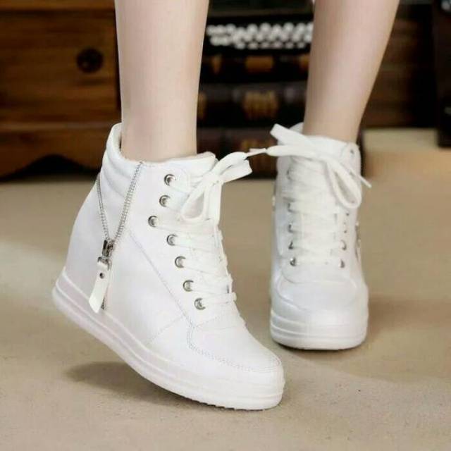 Sepatu Boots Wedges CB09 New