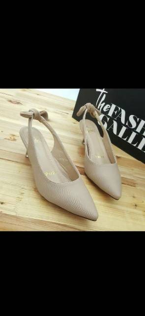 (62 UL).. Heels divi ND 17