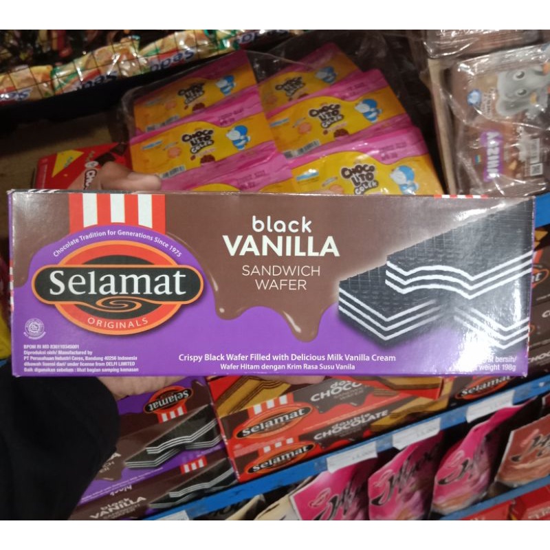 

Yummer l Snack camilan Selamat Black Vanilla Sandwich Wafer