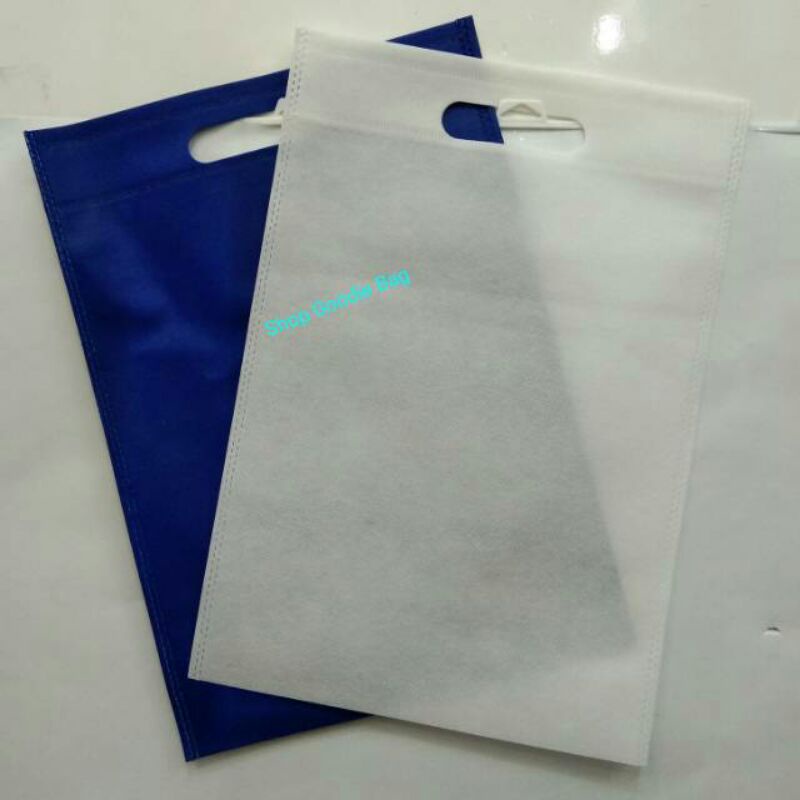 

Tas Spunbond Oval uk 25x35 / Goodie Bag / Tas Kain Polos